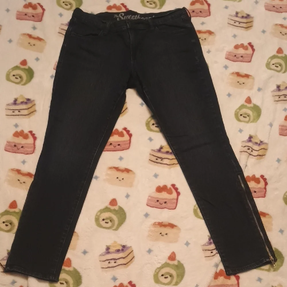 Old Navy Dark Wash Denim Jeans - Picture 3 of 8